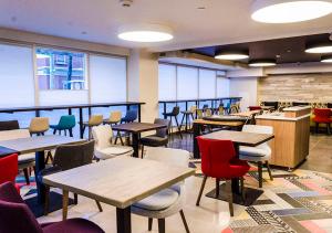 Restaurant ou autre lieu de restauration dans l'établissement LIV Extended Stay