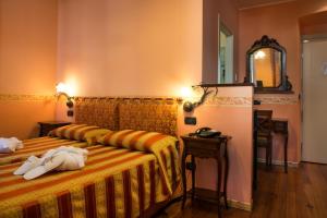 Postel nebo postele na pokoji v ubytování Hotel Belle Epoque