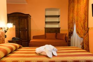 Postel nebo postele na pokoji v ubytování Hotel Belle Epoque