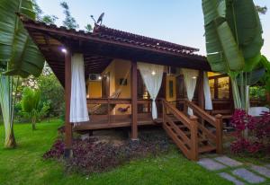 Habitación resort con cama y valla en Paraty Villa d`agua Temporada, en Paraty