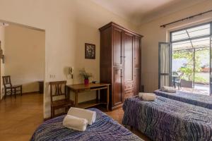Postel nebo postele na pokoji v ubytování Foresteria Valdese di Firenze