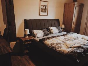 Postel nebo postele na pokoji v ubytování Hotel Sokolský Dům