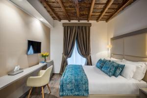 a hotel room with two beds and two lamps at Reginella Suites in Rome