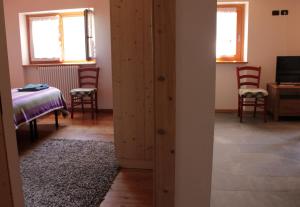 A television and/or entertainment centre at B&B Villa Dalegno