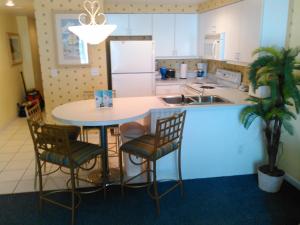 A kitchen or kitchenette at Ocean Walk Resort 910