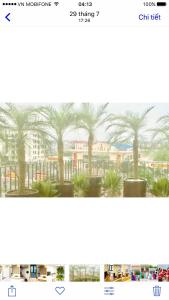 uma imagem de um website com palmeiras em F & F Hotel em Hai Phong