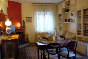 a living room with a table and chairs and a couch at Casa Commenda in Brindisi