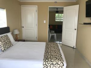 a bedroom with a white bed and a living room at Haynes Cay View in San Andrés