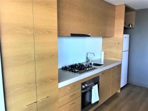A kitchen or kitchenette at ReadySet Apartments on Central Pier