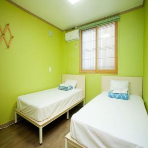 Una cama o camas en una habitación de You&I Guesthouse