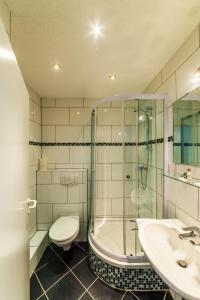 Ett badrum på City Hotel Stolberg