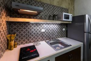 Kuchyň nebo kuchyňský kout v ubytování Merida Serviced Apartments
