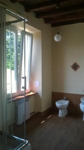 A bathroom at Crocevia Del Sale