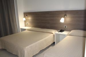 A bed or beds in a room at Hotel Miramare