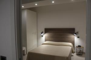 A bed or beds in a room at Hotel Miramare
