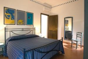 Tempat tidur dalam kamar di Residence Scirocco e Tramontana