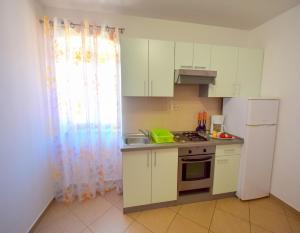 Kuchyň nebo kuchyňský kout v ubytování Apartments Ivanka + 16 fotografií
