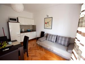 Η κουζίνα ή μικρή κουζίνα στο Apartments LaRoom +22 φωτογραφίες