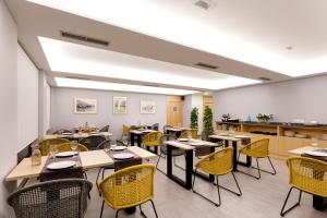 Reštaurácia alebo iné gastronomické zariadenie v ubytovaní Hotel Val Convention