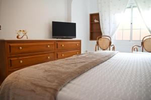 Televízia a/alebo spoločenská miestnosť v ubytovaní Casa Pintor + 7 fotografií
