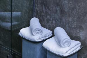 two plates filled with towels on a wall at Epique by Epic Collection in Unawatuna +29 photos