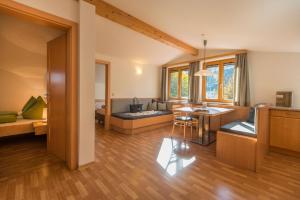Postel nebo postele na pokoji v ubytování KENDLGUT Appartements am BioBauernhof inklusive unbegrenztem Eintritt in die Alpentherme + 37 fotografií