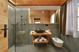 Koupelna v ubytování Chalet Leitner + 26 fotografií