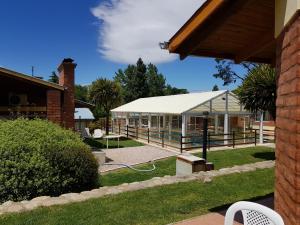 a house with a greenhouse in a yard at Complejo Don Osvaldo in Sierra de la Ventana