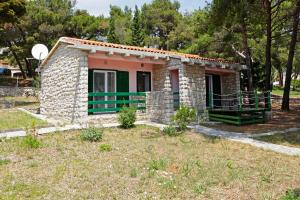 Gallery image of Bungalows and Apartments Angela in Bol