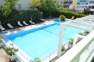 Bazén v ubytování Hotel Excelsior nebo v jeho okolí