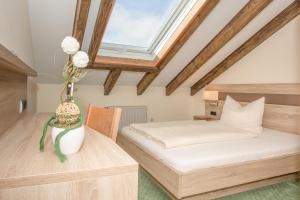Postel nebo postele na pokoji v ubytování Frühstückshotel Landgasthof Kramer