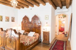 a bedroom with a large wooden bed in a room at La Rugolana in Montorio Veronese