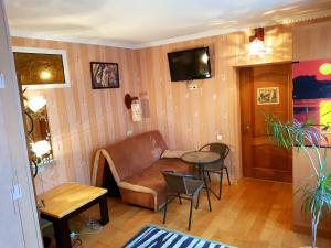 TV a/nebo společenská místnost v ubytování Hotel Om Shanti