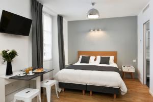 Hotel Résidence Montebello tesisinde bir odada yatak veya yataklar