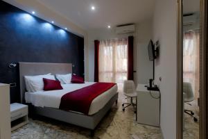 Postel nebo postele na pokoji v ubytování Rome By Suite Vatican