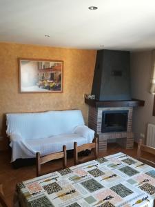 Ένα ή περισσότερα κρεβάτια σε δωμάτιο στο Apartamentos Hermanas Montolio