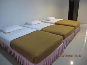 Gallery image of Tongpoon Hotel in Bangkok +18 photos