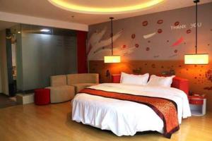 a hotel room with a large bed and a chair at Thank Inn Chain Hotel Jiangsu Yancheng Dongtai Huiyin Plaza in Xintuan