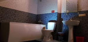 Koupelna v ubytování Hotel Om Shanti
