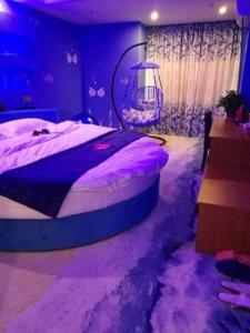 a bedroom with a bed in a purple room at Thank Inn Chain Hotel Zhejiang Huzhou Changxing Town Qingfang City in Jiapu