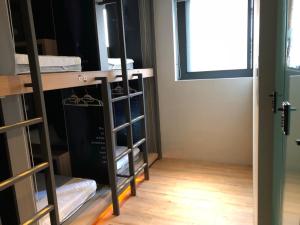 A bed or beds in a room at Taipei Discover Hostel