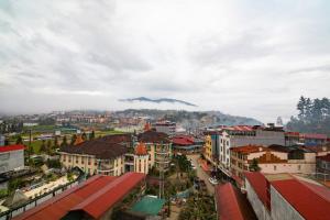Nespecifikovaný výhled na hory nebo výhled na hory při pohledu z hotelu