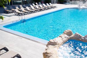 Bazén v ubytování Sandos Monaco - Adults Only nebo v jeho okolí