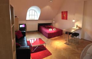 Katil atau katil-katil dalam bilik di Prague Letna Apartments