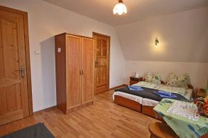 Łóżko lub łóżka w pokoju w obiekcie Noclegi Brzegi