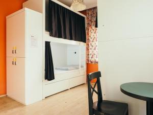 Кухня или мини-кухня в Deeps Hostel Ankara
