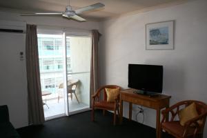 TV a/nebo společenská místnost v ubytování Luma Luma Holiday Apartments