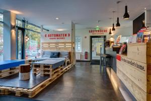 En restaurang eller annat matställe på MEININGER Hotel Hamburg City Center