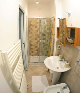 Bathroom sa Bed & Breakfast Il Vicolo