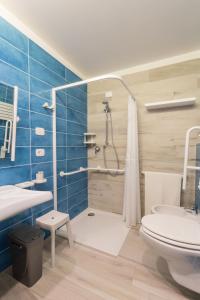 A bathroom at Hotel Biancaneve Wellness
